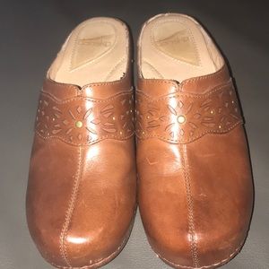 🍂DANSKO Brown Clogs🍂